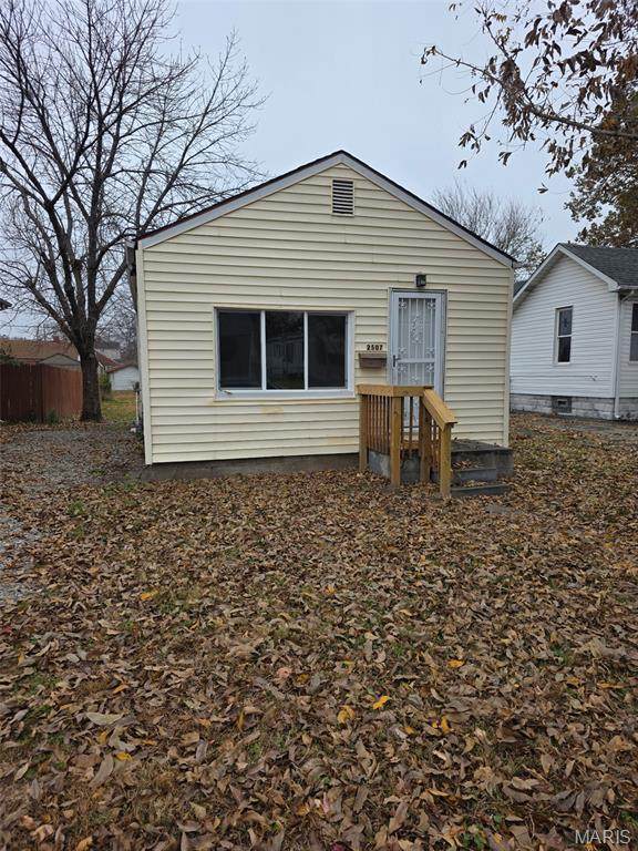 2507 Sheridan Avenue - Photo 1