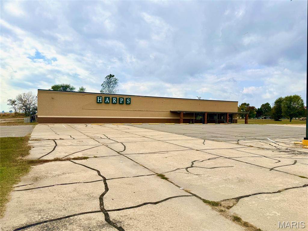 881 Walnut Street - Photo 1