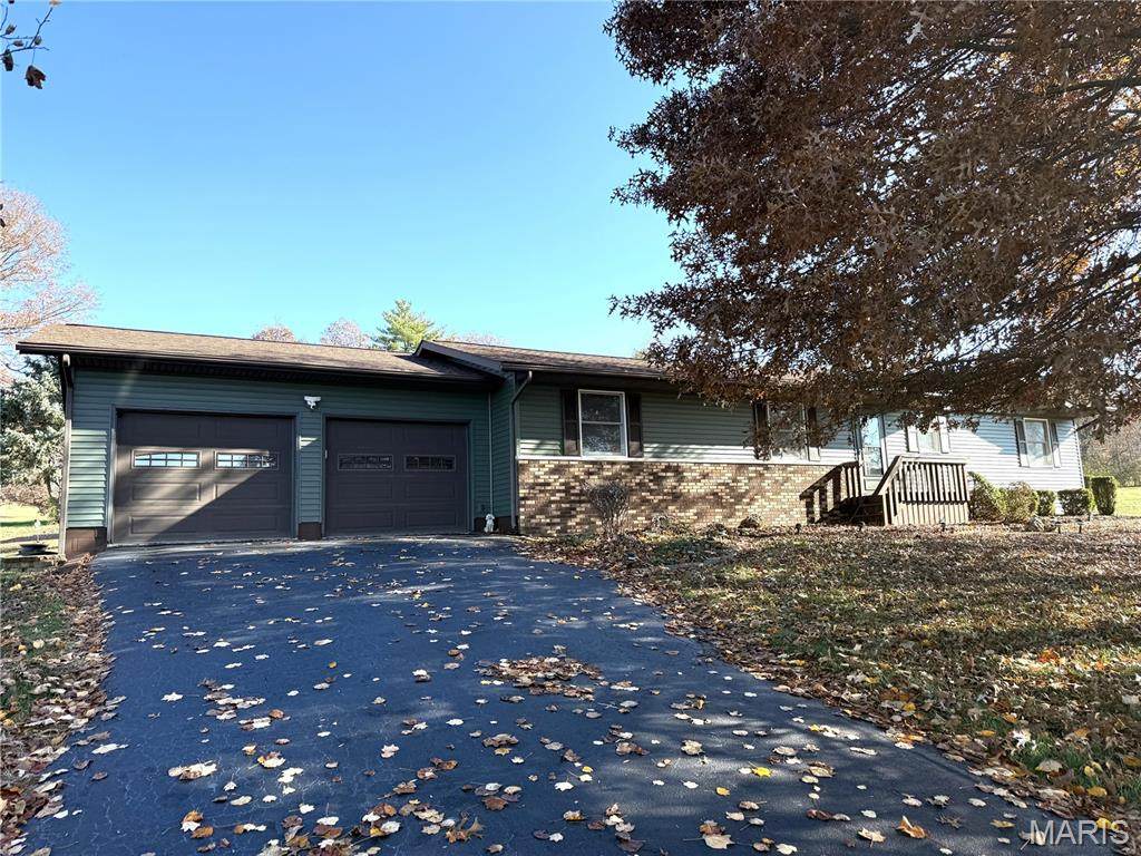 1458 Carlyle Road - Photo 1