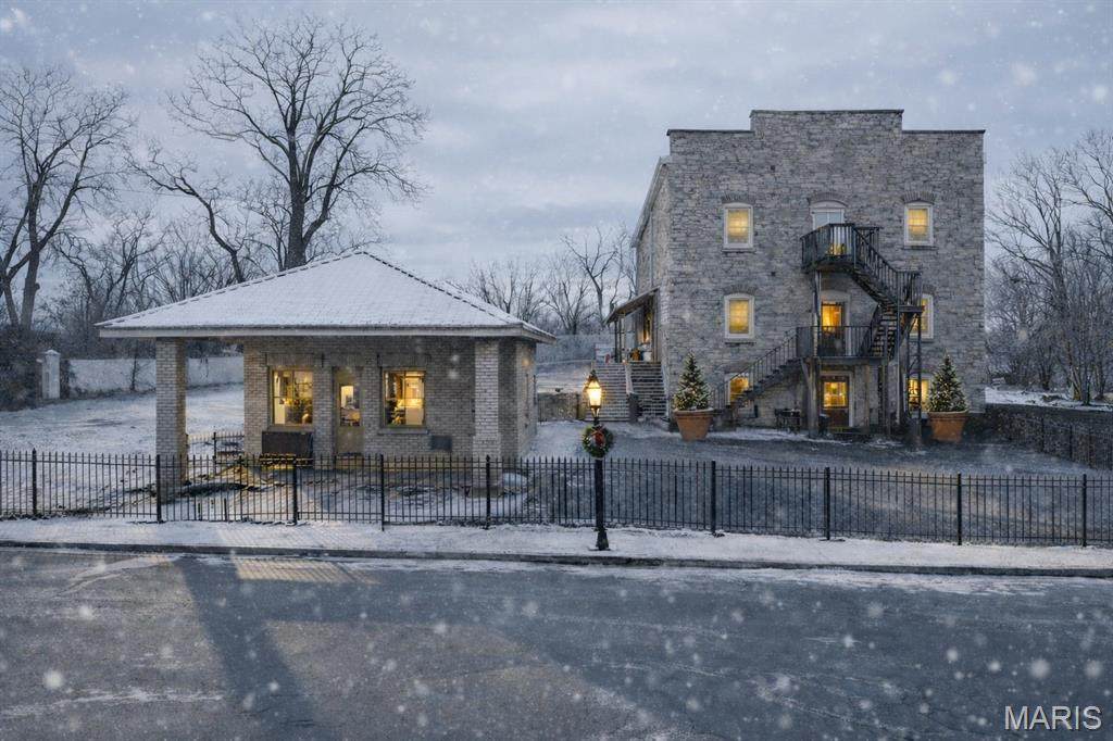 305 Main Street - Photo 1