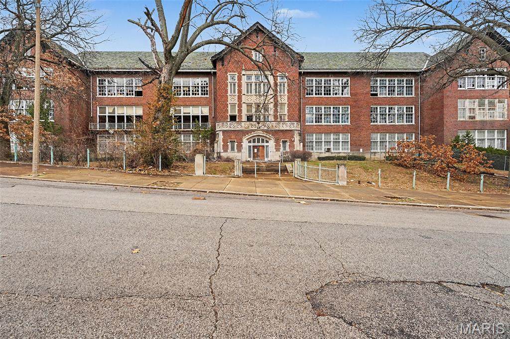 2931 Arlington Avenue - Photo 1