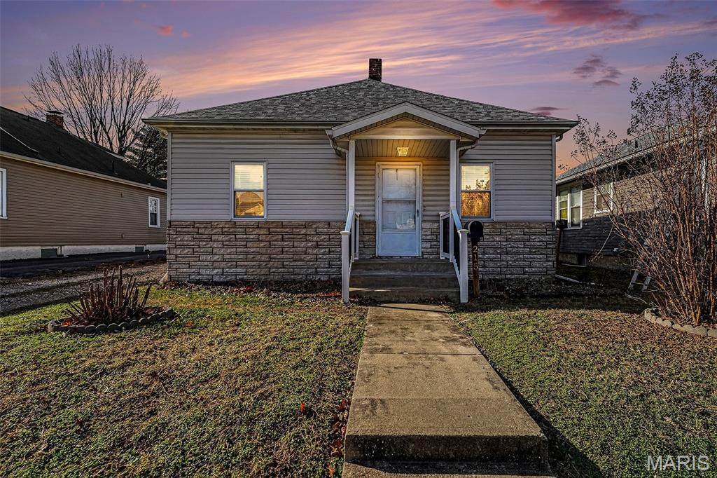 215 Louisa Avenue - Photo 1