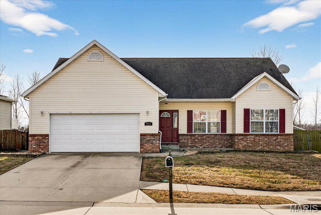 2212 Hunters Point Drive - Photo 1