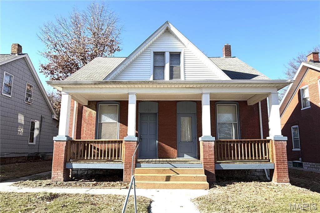 725 Lee - Photo 1