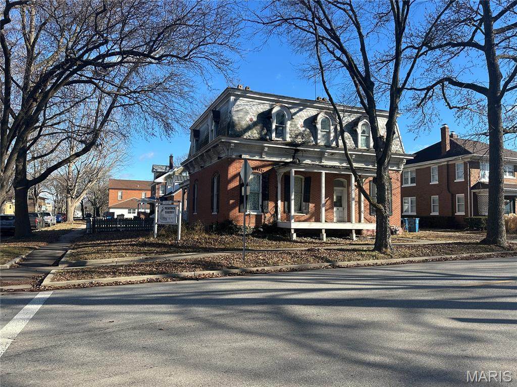 802 9th Street - Photo 1