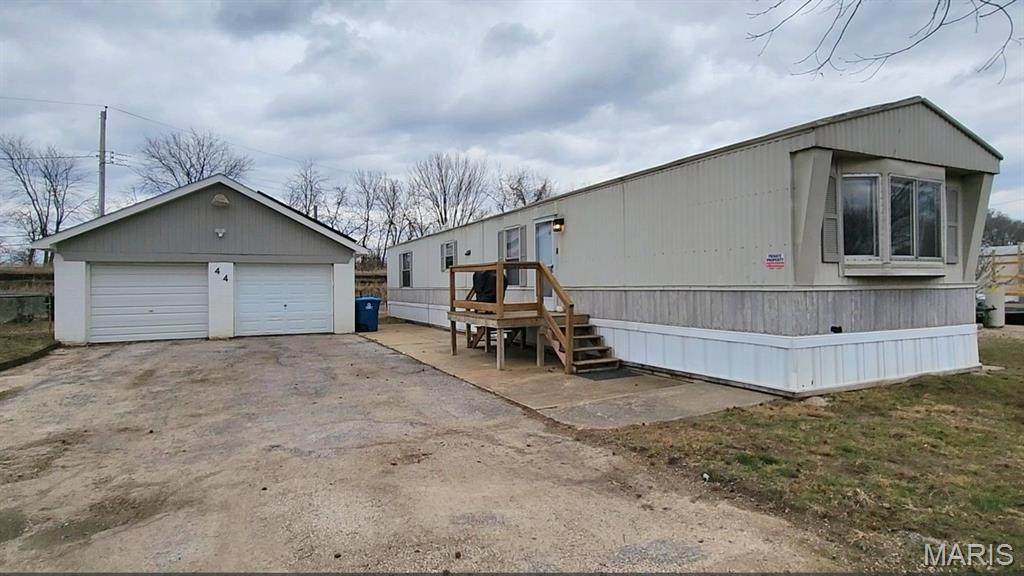 44 Susanne Court - Photo 1