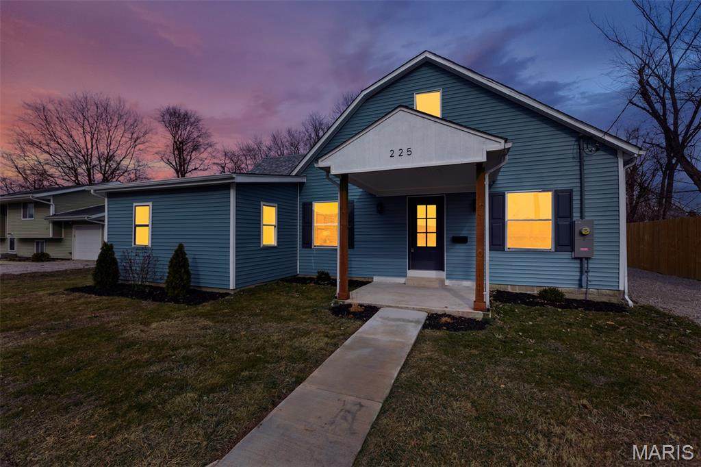 225 Macoupin Street - Photo 1