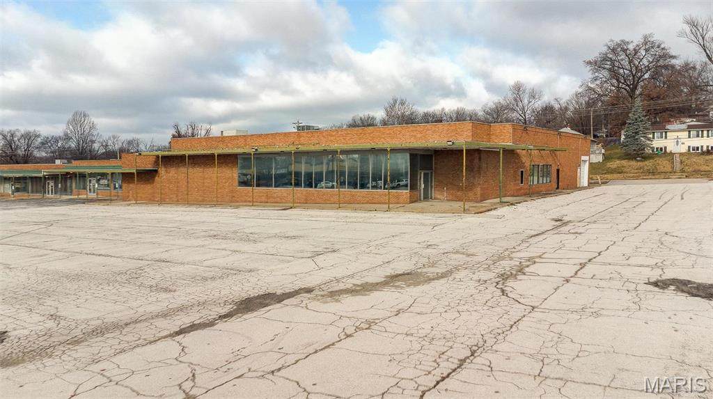 655 Berkshire Boulevard - Photo 1