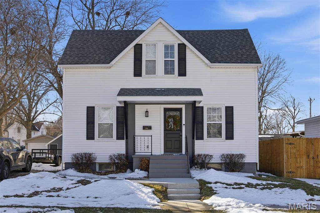 704 Pine Street - Photo 1