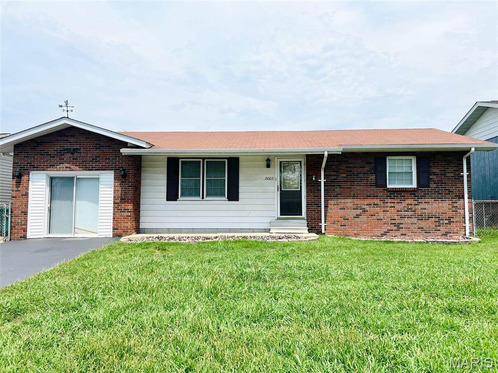 2005 Louise Avenue - Photo 1