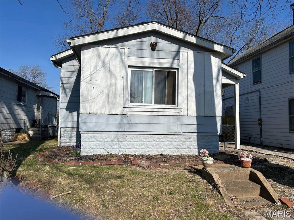 1715 Muren Boulevard - Photo 1
