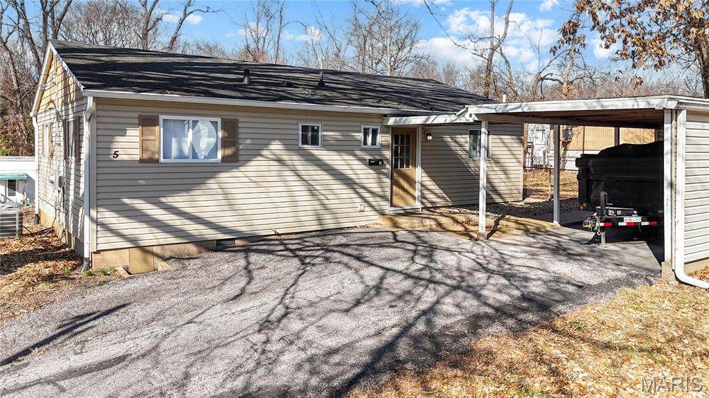 5 Shawn Drive - Photo 1