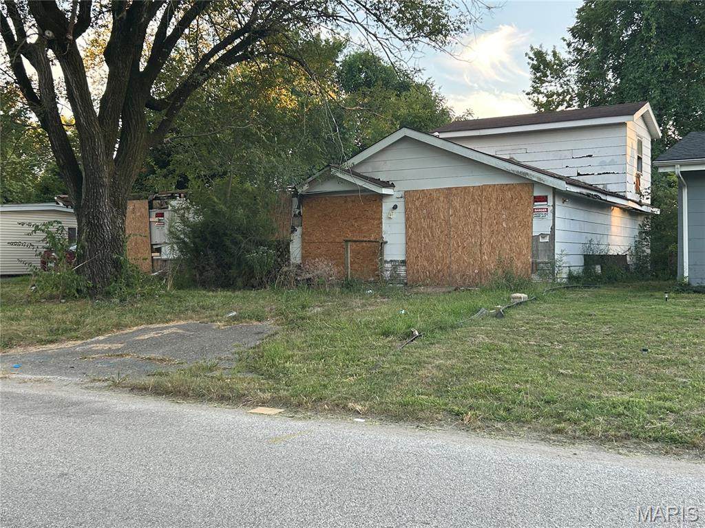 818 5th Street - Photo 1