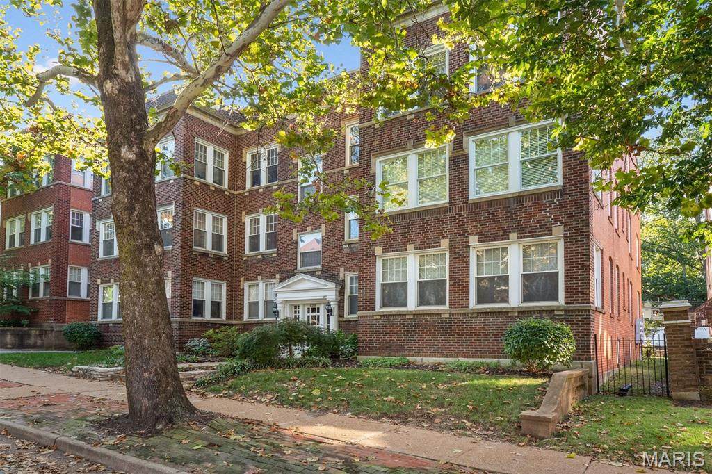 6318 Southwood Avenue - Photo 1