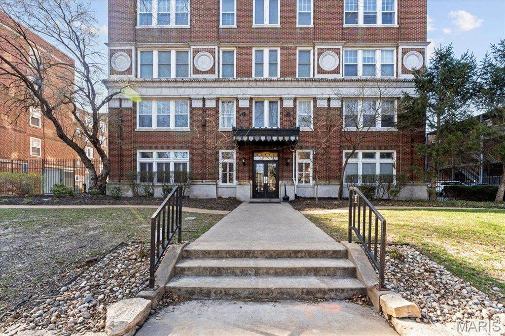 5330 Pershing Avenue - Photo 1