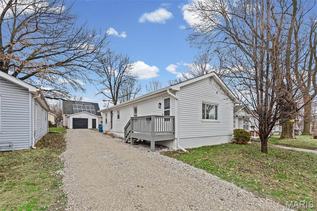 509 Stowell Avenue - Photo 1