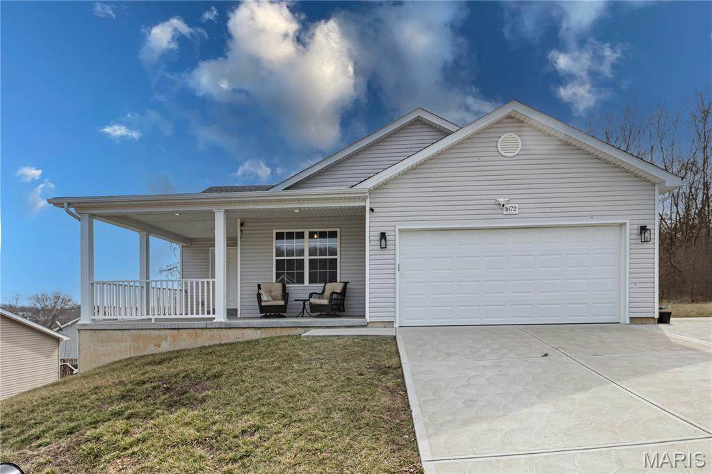 1672 12 Oaks Place - Photo 1