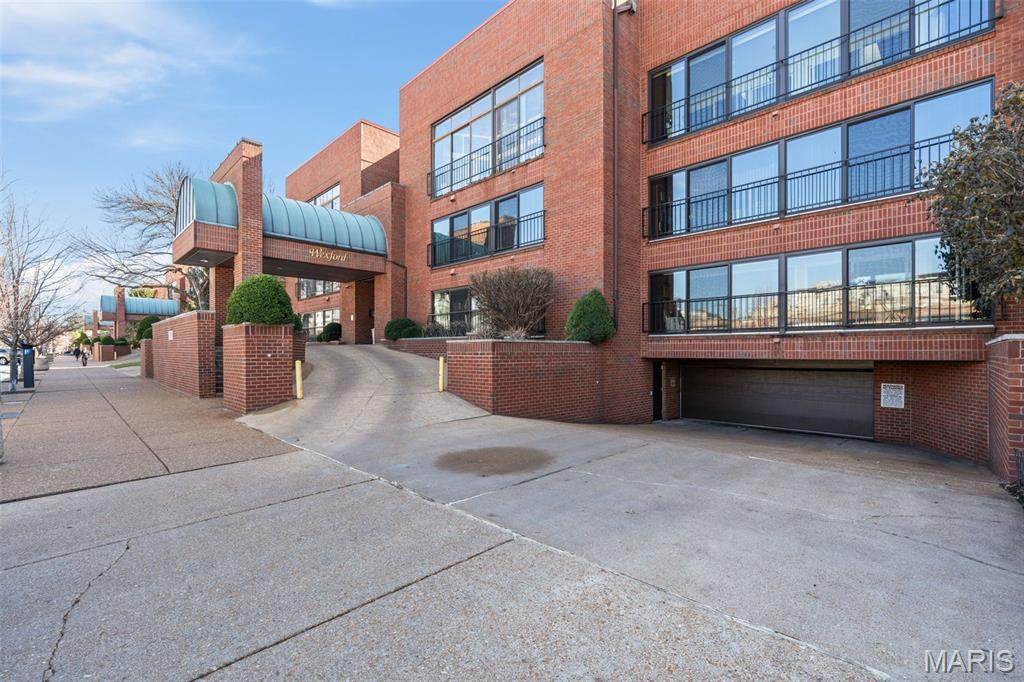 4570 Laclede Avenue - Photo 1