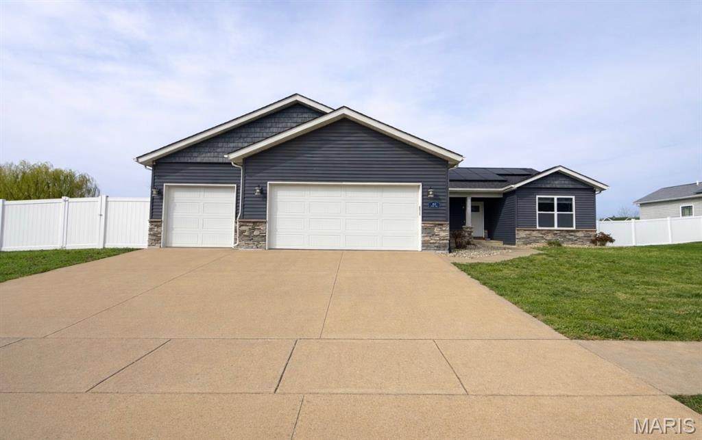 407 Sammy Lane - Photo 1