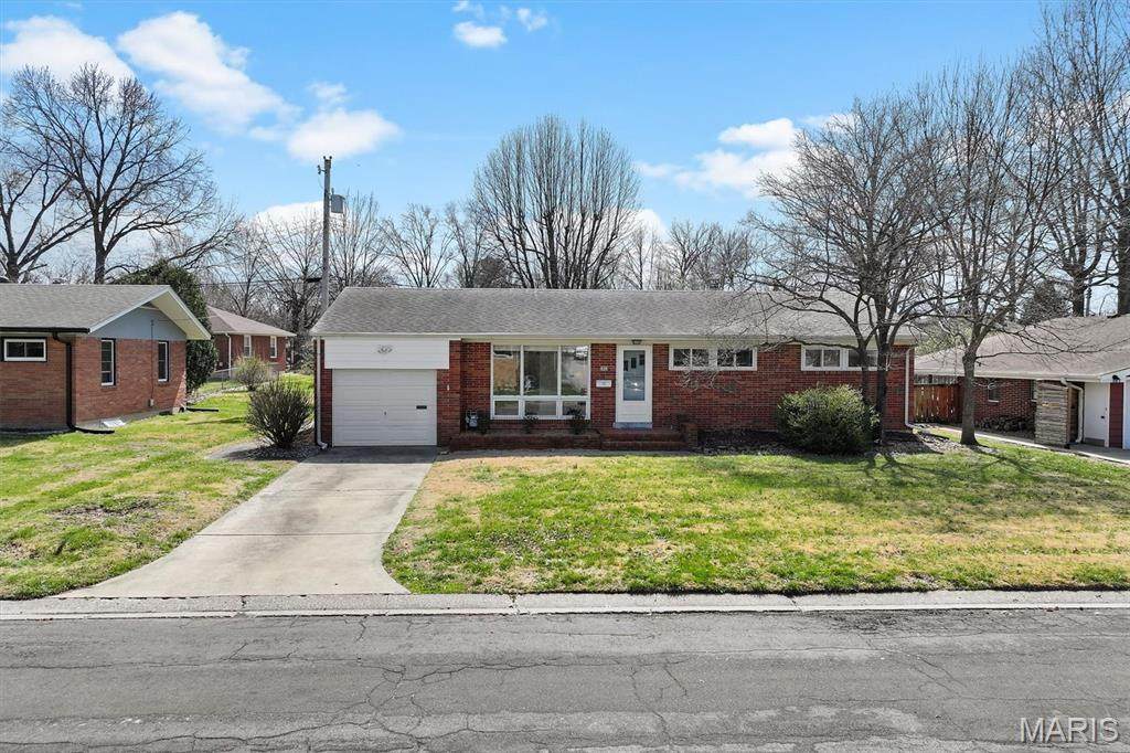 628 Roanoke Drive - Photo 1