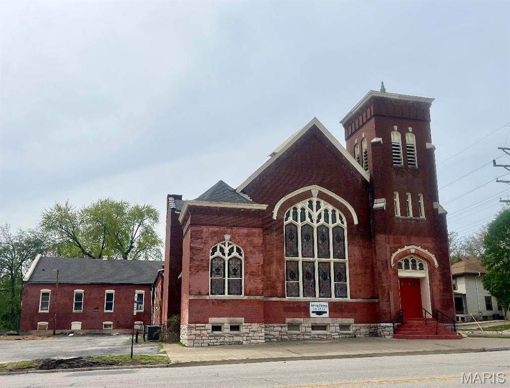 720 Henry Street - Photo 1
