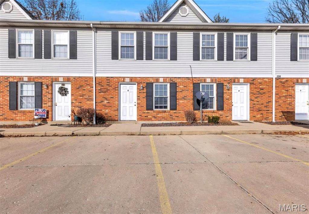 237 Veterans Parkway - Photo 1