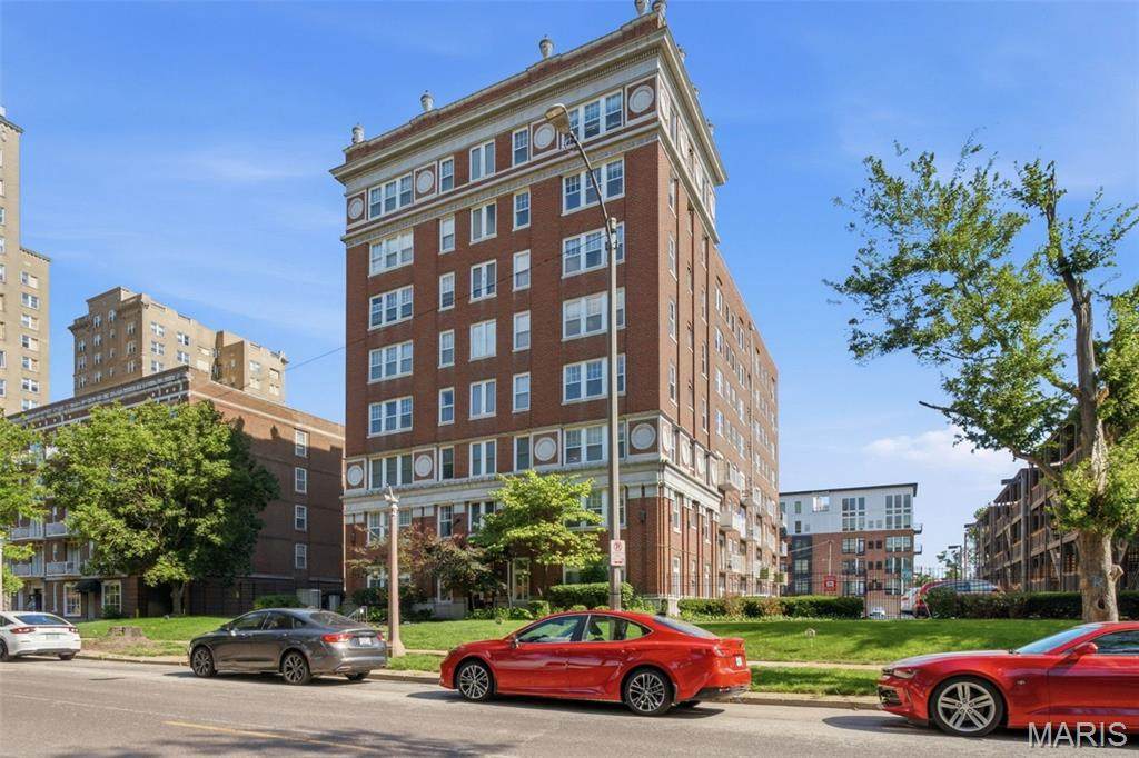 5330 Pershing Avenue - Photo 1