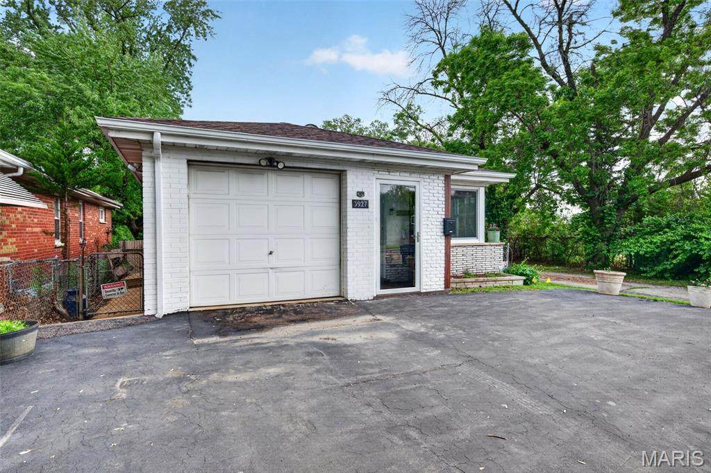 3927 Weber Road - Photo 1