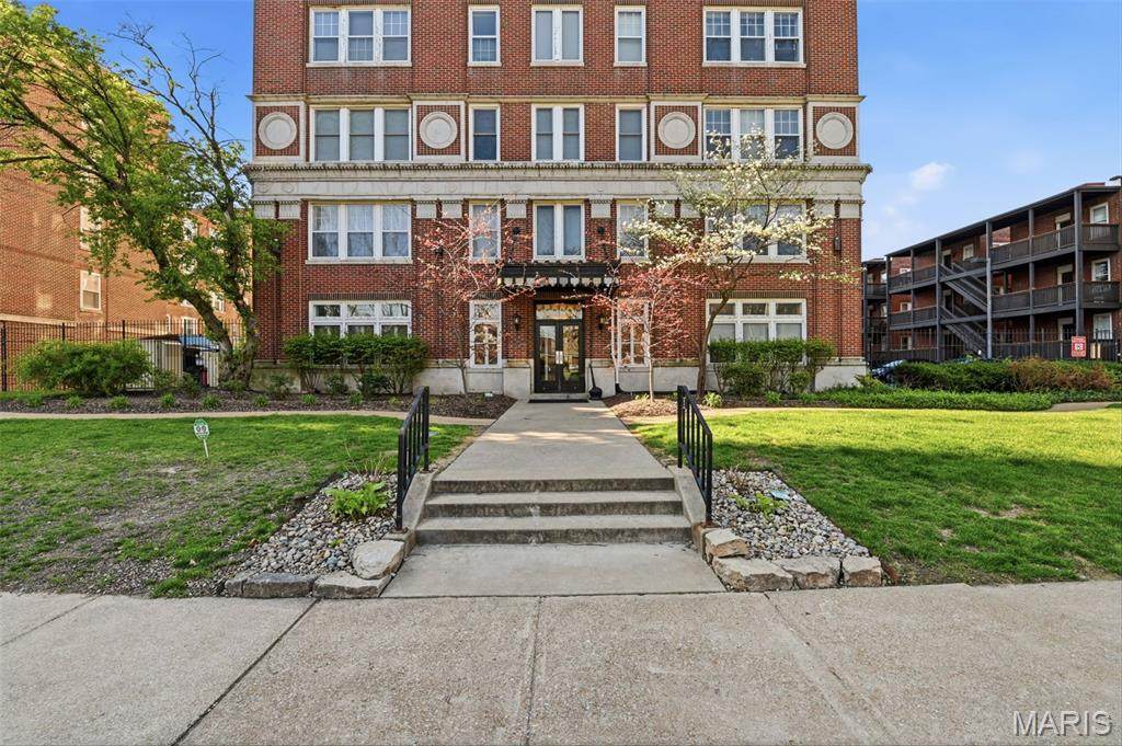 5330 Pershing Avenue - Photo 1