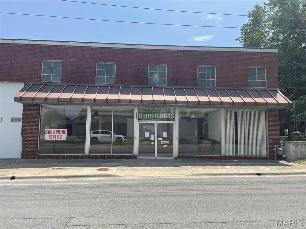 211 Merriwether Street - Photo 1