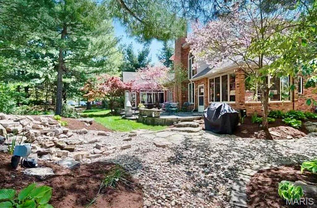 2 Pine Hollow Court - Photo 1