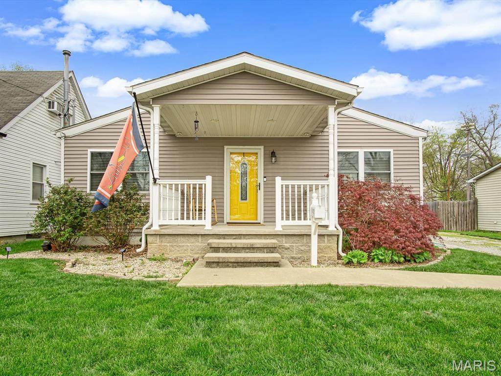 402 Elizabeth Street - Photo 1
