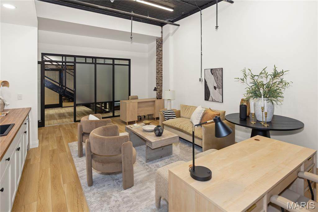 917 Broadway - Photo 1