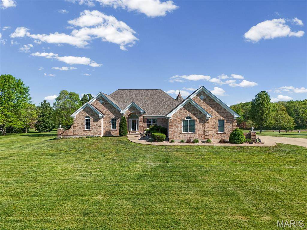 1211 Victoria Crossing - Photo 1
