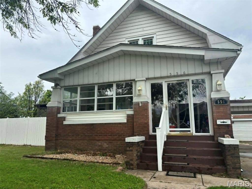 556 Whitelaw Avenue - Photo 1