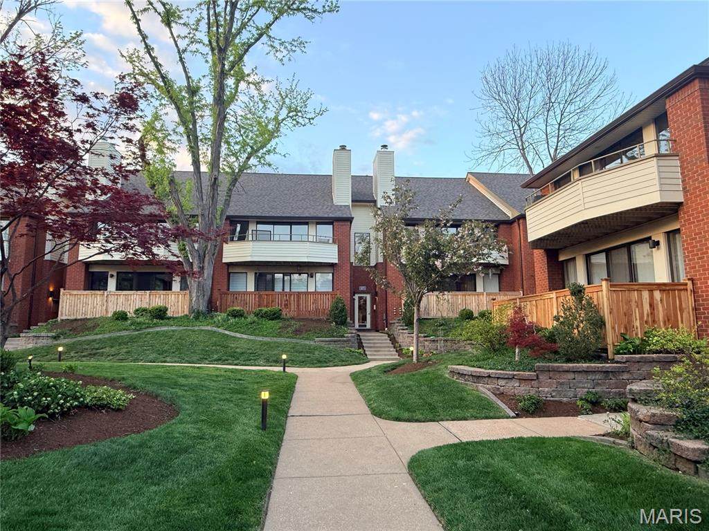5575 Waterman Boulevard - Photo 1