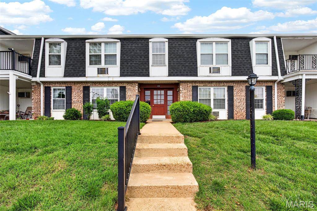 808 Dumont Place - Photo 1
