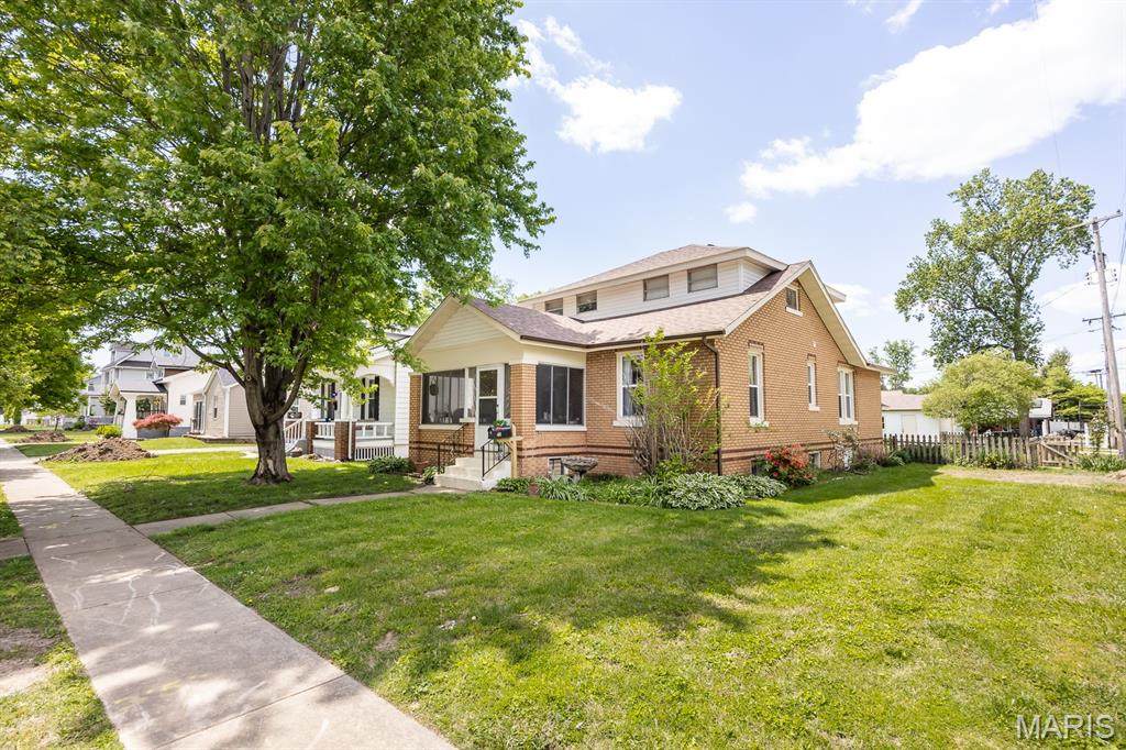 411 Lincoln Avenue - Photo 1