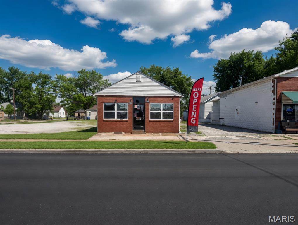 931 Neidringhaus Avenue - Photo 1