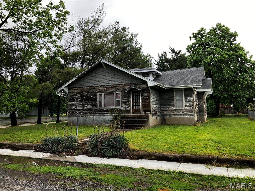 820 18th Street - Photo 1