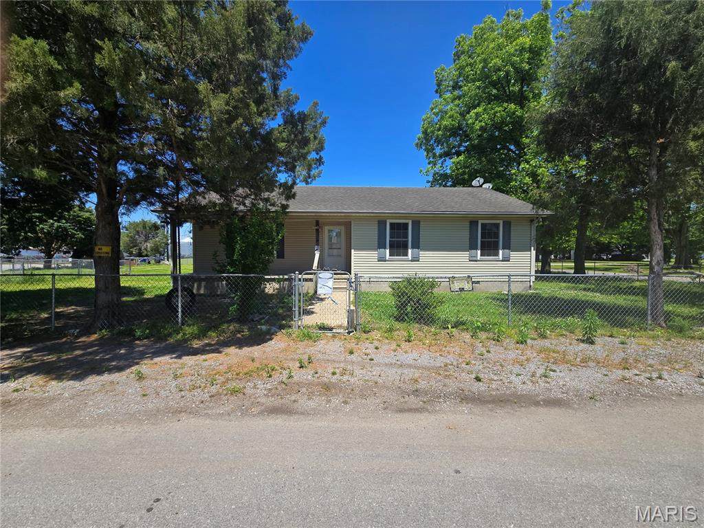403 Tyler St - Photo 1