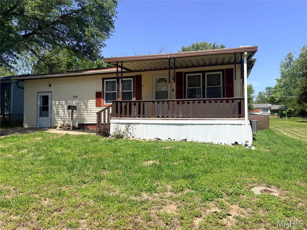 719 Elizabeth Street - Photo 1