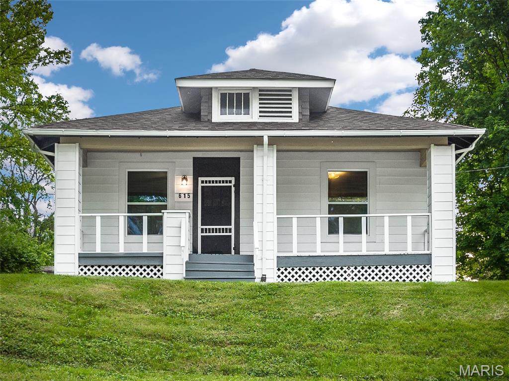 615 Center Street - Photo 1