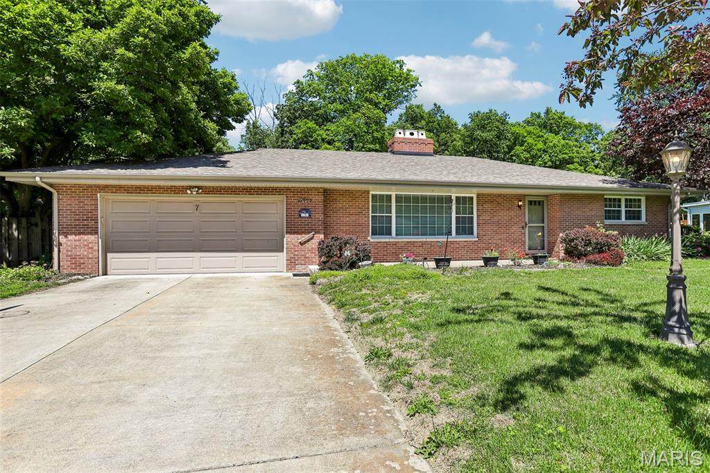 7 Lou Juan Drive - Photo 1