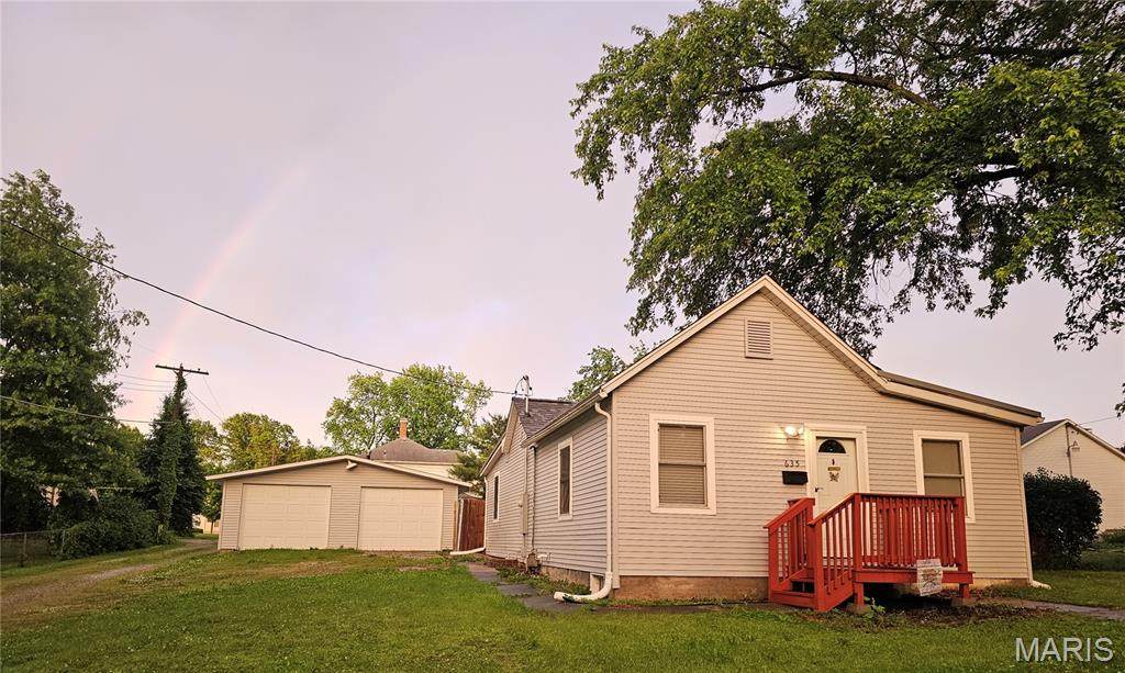 635 Oak Street - Photo 1