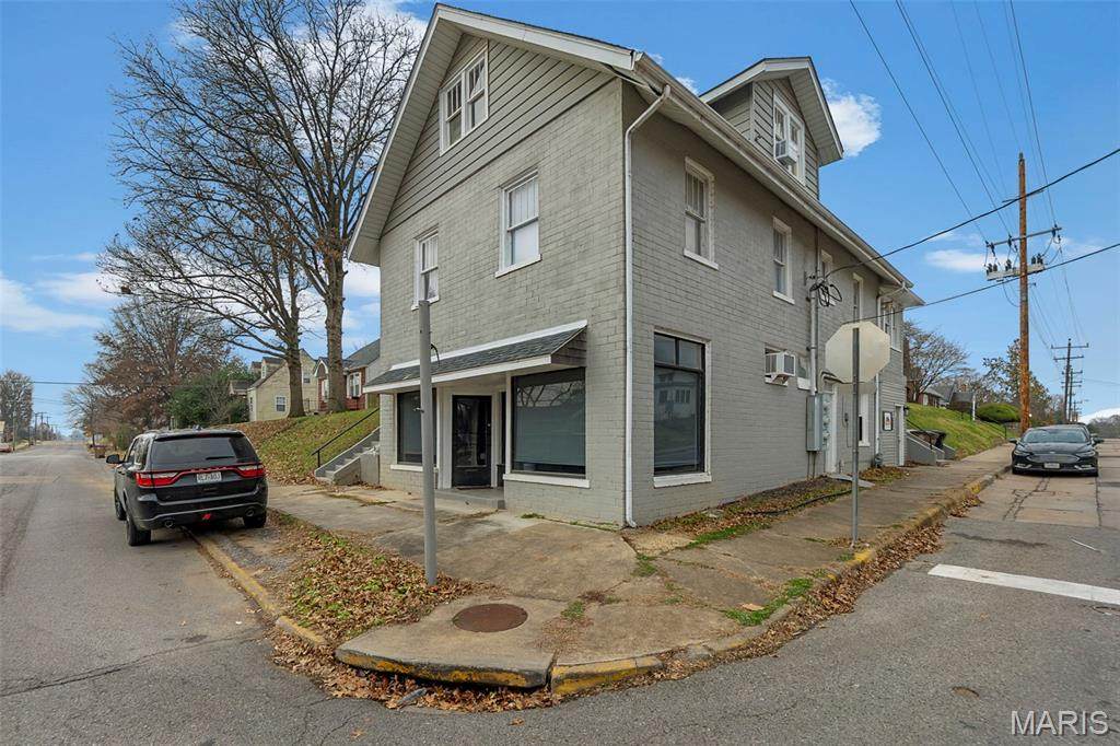 401 West End Boulevard - Photo 1