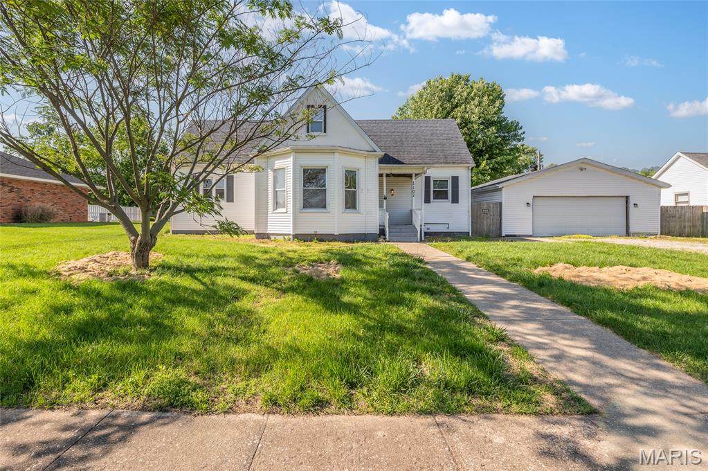 1102 6th Street - Photo 1