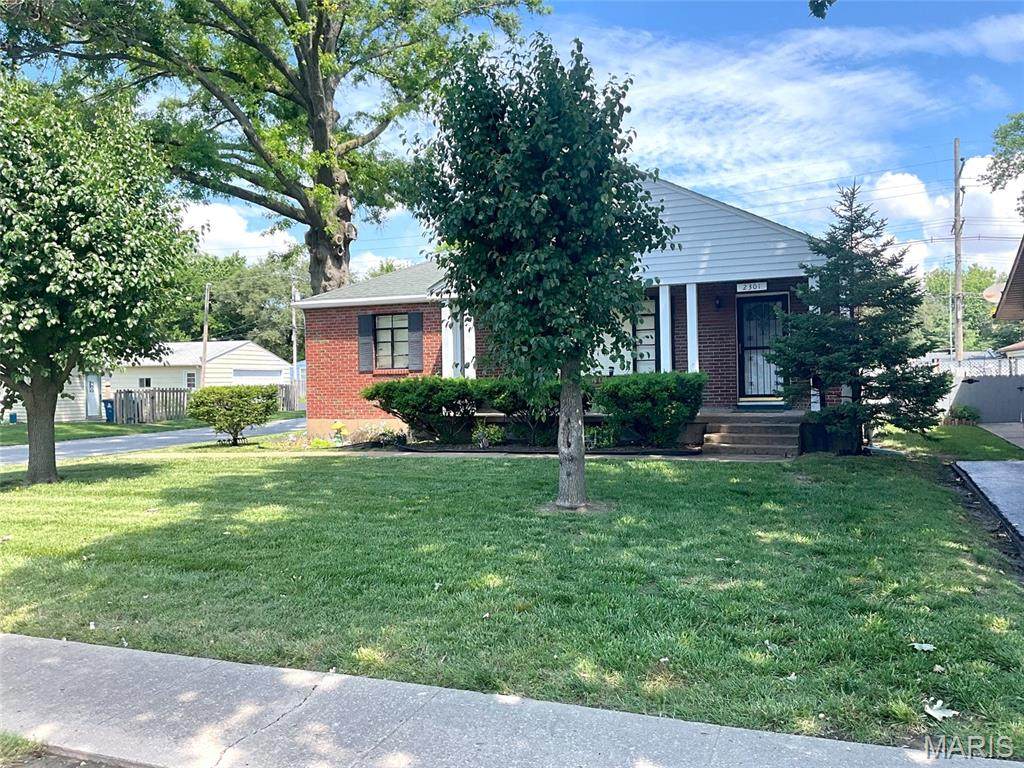 2301 Woodlawn Avenue - Photo 1