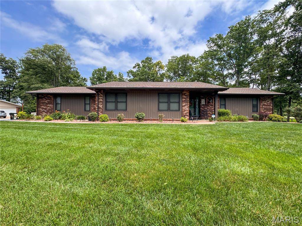 116 Lakewood Drive - Photo 1