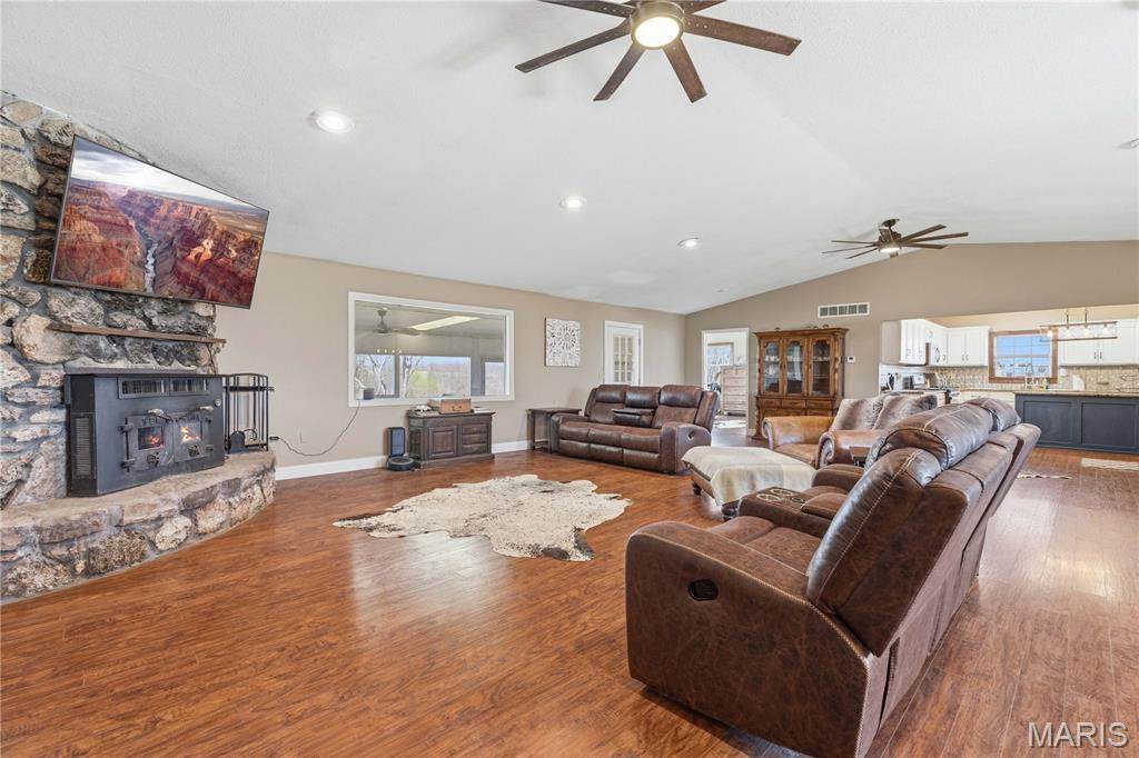 282 Reeds Road - Photo 1